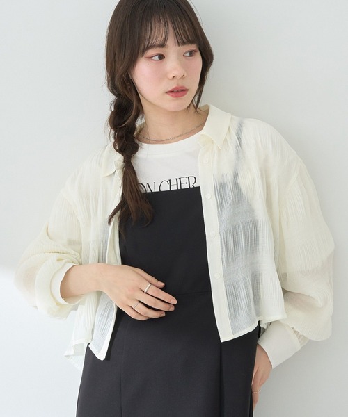 earth music&ecology(アースミュージックアンドエコロジー)の「マジョリカプリーツショートシャツ(シャツ/ブラウス・レディース・アイボリー/ブラック/グレイッシュベージュ/ピンク・FREE)」の1枚目の写真