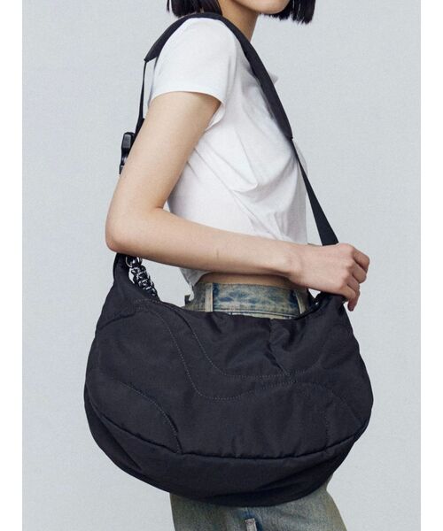 EMODA（エモダ）の「ステッチナイロンショルダーバッグ（ショルダーバッグ・レディース・グレー/ブラック・FREE）」の2枚目の写真