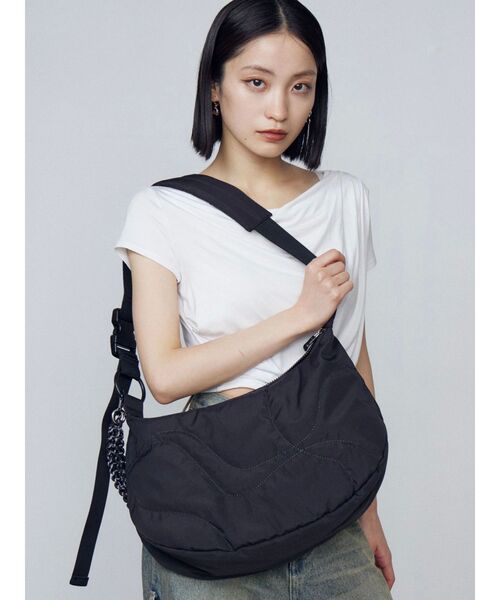 EMODA（エモダ）の「ステッチナイロンショルダーバッグ（ショルダーバッグ・レディース・グレー/ブラック・FREE）」の4枚目の写真