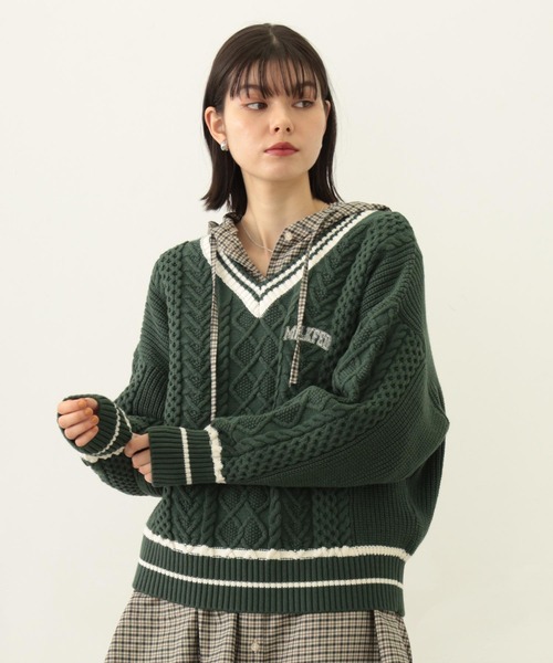 MILKFED.（ミルクフェド）の「MILKFED. PATCH V-NECK KNIT（ニット/セーター・レディース・オフホワイト/グリーン/ネイビー・ONE SIZE）」の2枚目の写真