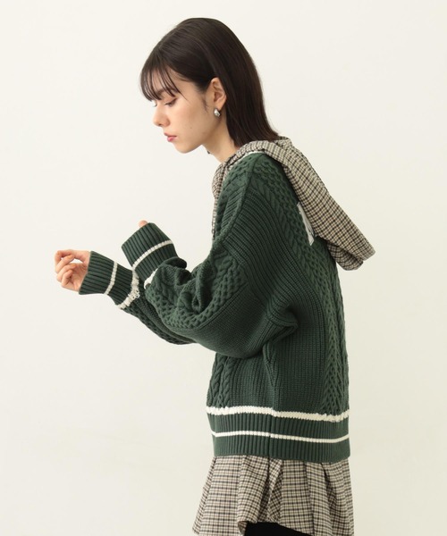 MILKFED.（ミルクフェド）の「MILKFED. PATCH V-NECK KNIT（ニット/セーター・レディース・オフホワイト/グリーン/ネイビー・ONE SIZE）」の5枚目の写真