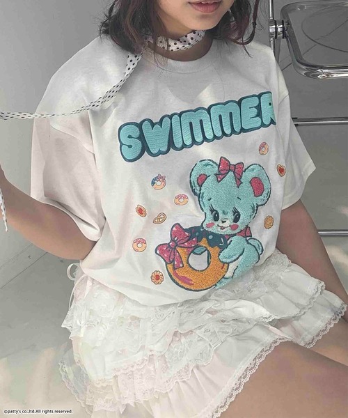 AS KNOW AS plus(アズノゥアズプラス)の「●アクリルキーホルダー付き SWIMMER 半袖Tシャツ【SWIMMER/スイマー】(Tシャツ/カットソー・レディース・オフホワイト/オートミール/スミクロ/サックスブルー/ホワイト系/グレー系/アイボリー系/ネイビー系/ホワイト系その他/サックスブルー系・FREE)」の4枚目の写真
