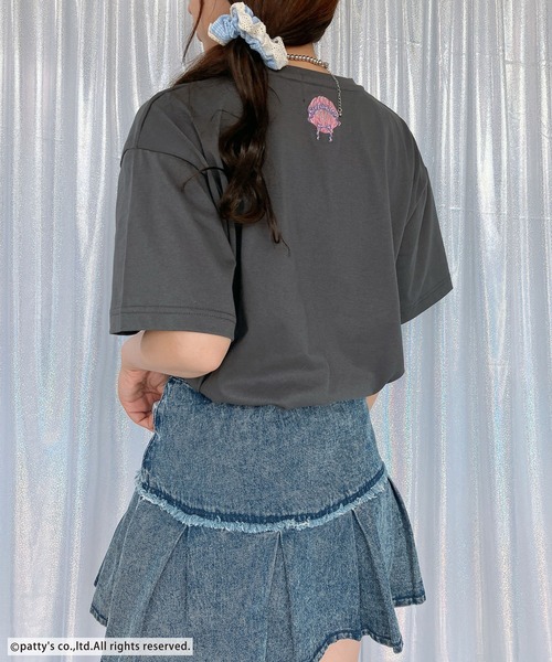 AS KNOW AS plus（アズノゥアズプラス）の「●アクリルキーホルダー付き SWIMMER 半袖Ｔシャツ【SWIMMER/スイマー】（Tシャツ/カットソー・レディース・オフホワイト/オートミール/スミクロ/サックスブルー・FREE）」の5枚目の写真