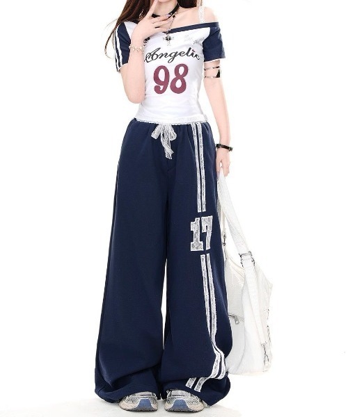 lilful(リルフル)の「ラインストーンデザイン ワンショルダーレース クロップドナンバリングトップス(Tシャツ/カットソー・レディース・ホワイト/ネイビー・M/L)」の8枚目の写真