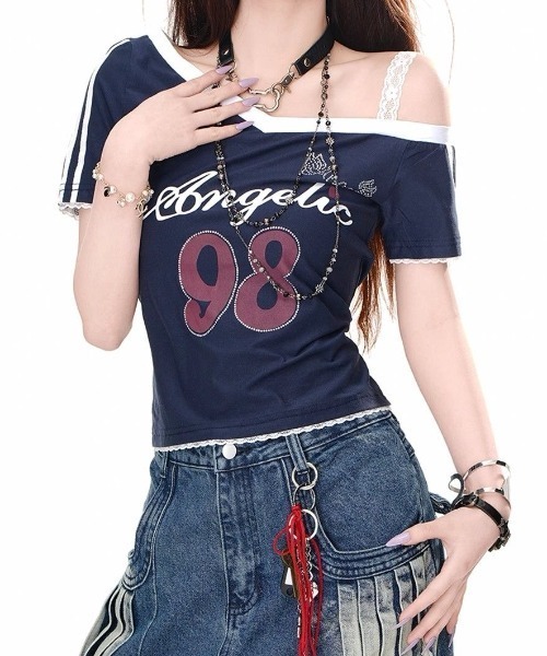 lilful(リルフル)の「ラインストーンデザイン ワンショルダーレース クロップドナンバリングトップス(Tシャツ/カットソー・レディース・ホワイト/ネイビー・M/L)」の11枚目の写真