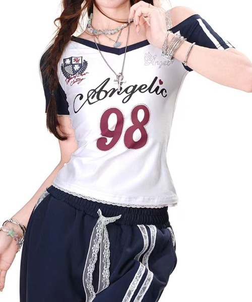 lilful(リルフル)の「ラインストーンデザイン ワンショルダーレース クロップドナンバリングトップス(Tシャツ/カットソー・レディース・ホワイト/ネイビー・M/L)」の4枚目の写真