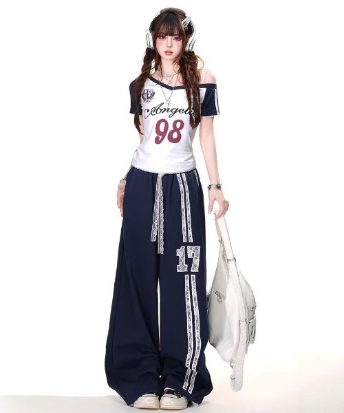 lilful(リルフル)の「ラインストーンデザイン ワンショルダーレース クロップドナンバリングトップス(Tシャツ/カットソー・レディース・ホワイト/ネイビー・M/L)」の10枚目の写真