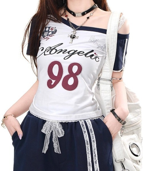lilful(リルフル)の「ラインストーンデザイン ワンショルダーレース クロップドナンバリングトップス(Tシャツ/カットソー・レディース・ホワイト/ネイビー・M/L)」の3枚目の写真