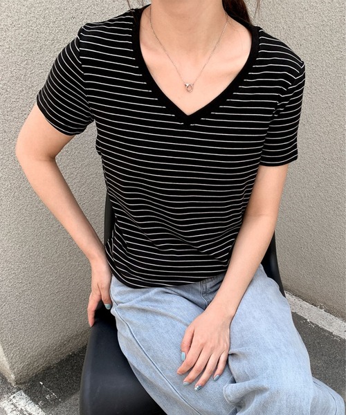 BANICO（バニコ）の「Vネック細ボーダーTシャツ (SS)（Tシャツ/カットソー・レディース・ブラック/ホワイト/ダークグレー・LARGE/MEDIUM）」の15枚目の写真
