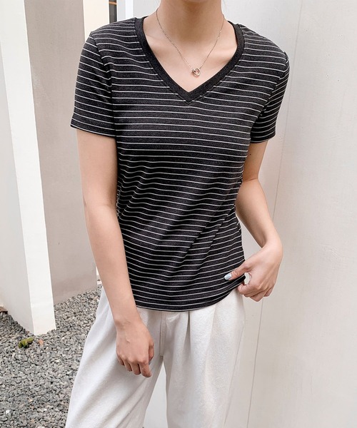 BANICO（バニコ）の「Vネック細ボーダーTシャツ (SS)（Tシャツ/カットソー・レディース・ブラック/ホワイト/ダークグレー・LARGE/MEDIUM）」の22枚目の写真