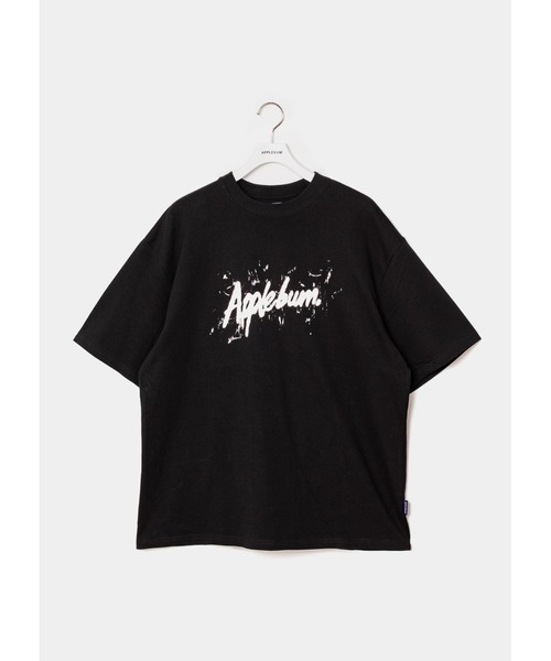 APPLEBUM(アップルバム)の「“Spray Tag” T-shirt(Tシャツ/カットソー・メンズ・ブラック/ホワイト・XX-LARGE/X-LARGE/LARGE/MEDIUM)」の1枚目の写真
