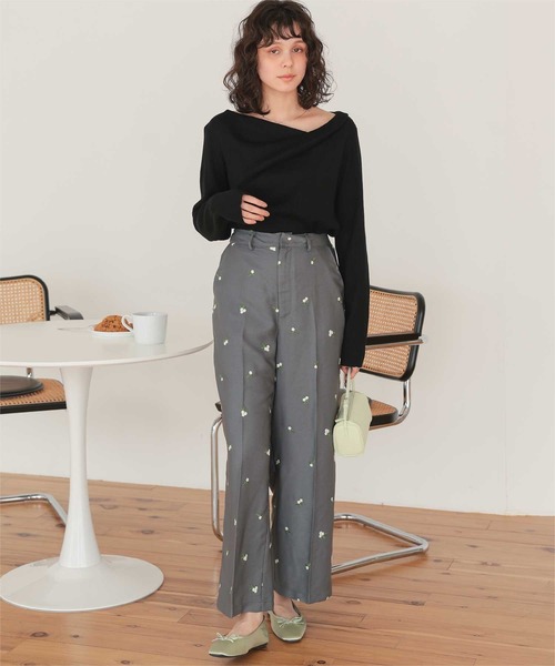 titivate(ティティベイト)の「オフショルダーリブニットトップス(ニット/セーター・レディース・ライトベージュ/ブラック/ライトグレー/レッド/ネイビー/ラベンダー/アイボリー・L/M/S)」の8枚目の写真