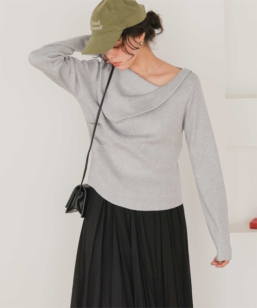 titivate(ティティベイト)の「オフショルダーリブニットトップス(ニット/セーター・レディース・ライトベージュ/ブラック/ライトグレー/レッド/ネイビー/ラベンダー/アイボリー・L/M/S)」の16枚目の写真