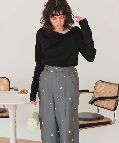 titivate(ティティベイト)の「オフショルダーリブニットトップス(ニット/セーター・レディース・ライトベージュ/ブラック/ライトグレー/レッド/ネイビー/ラベンダー/アイボリー・L/M/S)」の10枚目の写真