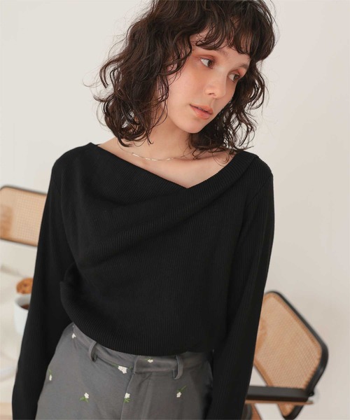 titivate(ティティベイト)の「オフショルダーリブニットトップス(ニット/セーター・レディース・ライトベージュ/ブラック/ライトグレー/レッド/ネイビー/ラベンダー/アイボリー・L/M/S)」の11枚目の写真