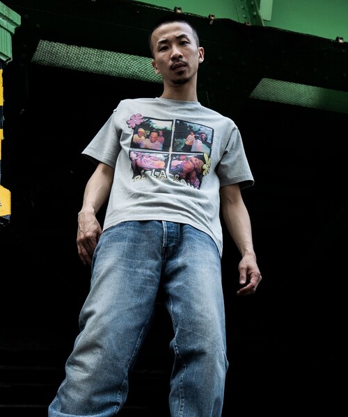 International Gallery BEAMS（インターナショナルギャラリービームス）の「【別注】U/MUSIC × IG / UNDERSONG De La Soul グラフィック Tシャツ ③（Tシャツ/カットソー・メンズ・ライトグレー/ネイビー・S/M/L）」の2枚目の写真