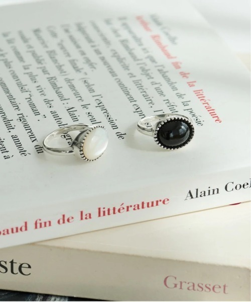 LAVEANGE（ラビアンジェ）の「オーバルストーンシルバーリング（リング・レディース・ブラック/アイボリー・11/15 /17）」の3枚目の写真