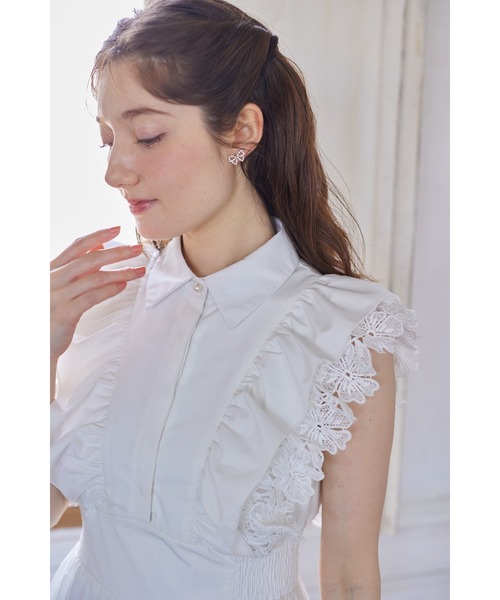 tocco closet(トッコ クローゼット)の「フラワーレース×フリル付きティアードシャツワンピース(ワンピース・レディース・オフホワイト/ラベンダー/ボルドー・M)」の8枚目の写真