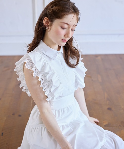 tocco closet(トッコ クローゼット)の「フラワーレース×フリル付きティアードシャツワンピース(ワンピース・レディース・オフホワイト/ラベンダー/ボルドー・M)」の12枚目の写真