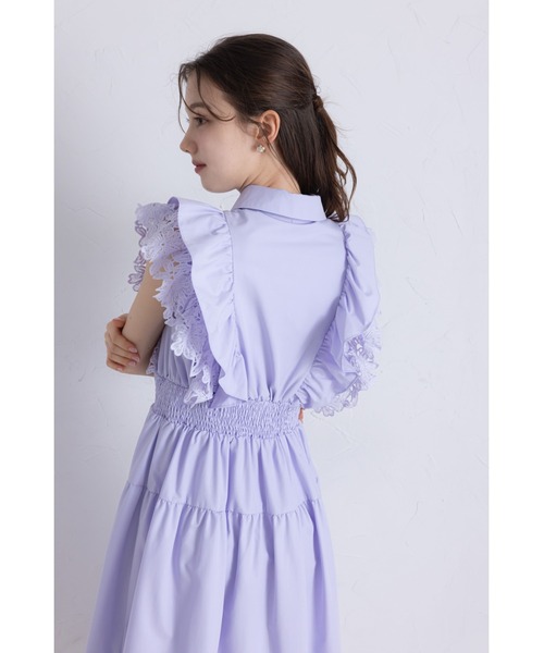 tocco closet(トッコ クローゼット)の「フラワーレース×フリル付きティアードシャツワンピース(ワンピース・レディース・オフホワイト/ラベンダー/ボルドー・M)」の19枚目の写真
