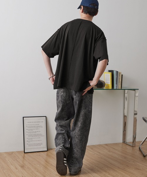 MONO-MART(モノマート)の「【anyway.シリーズ】ヘンリーネック ドロップショルダー オーバーサイズ半袖Tシャツ(Tシャツ/カットソー・レディース・ブラウン/ワインレッド/グリーン系/ネイビー/オフホワイト/杢グレー/チャコールグレー/ブラック/ダークブラウン/ブラック系/レッド・M/L)」の20枚目の写真
