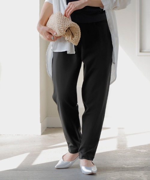 HUG.U(ハグユー)の「ぐーんと伸びる ストレッチテーパードパンツ(その他パンツ・レディース・ダークグレー/ブラック/ライトブルー/オリーブ・M/L)」の13枚目の写真