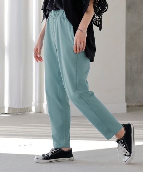 HUG.U(ハグユー)の「ぐーんと伸びる ストレッチテーパードパンツ(その他パンツ・レディース・ダークグレー/ブラック/ライトブルー/オリーブ・M/L)」の5枚目の写真