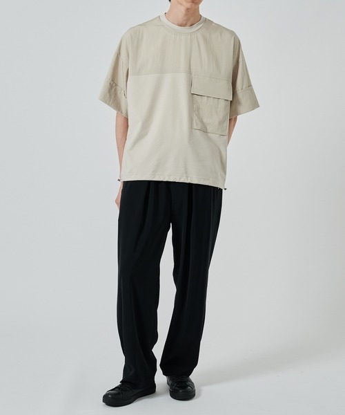 UJOH（ウジョー）の「【UJOH HOMME】別注 Front Switch BOX T（Tシャツ/カットソー・メンズ・ベージュ/ブラック・4/5）」の4枚目の写真