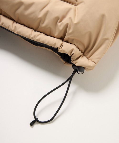 FIRST DOWN（ファーストダウン）の「ダウンジャケット リバーシブル仕様 FDUSA BUBBLE DOWN JKT F942001 ロゴ刺繍（ダウンジャケット/コート・メンズ・ホワイト/ベージュ/ブラック・LL/L/M）」の6枚目の写真