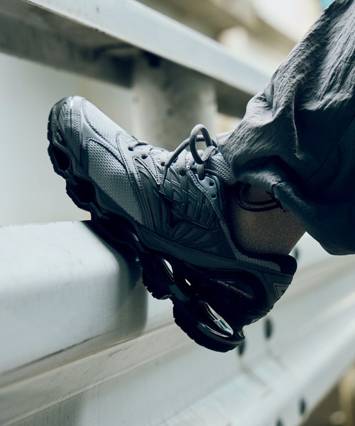 MIZUNO（ミズノ　）の「WAVE PROPHECY LS　D1GA333704（スニーカー・メンズ・グレー・25.0cm/24.5cm/24.0cm/23.5cm/28.5cm/28.0cm/27.5cm/27.0cm/26.5cm/26.0cm/25.5cm/23.0cm/29.0cm）」の7枚目の写真