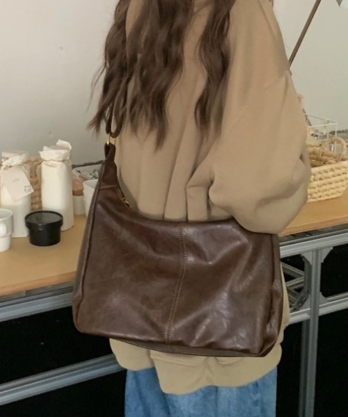 yuue' ( wear )(ユーイ)の「フェイクレザークラシックショルダーバッグ/斜め掛けバッグ(ショルダーバッグ・レディース・ブラック/ブラウン・FREE)」の12枚目の写真