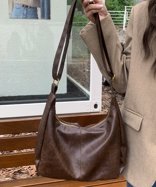yuue' ( wear )(ユーイ)の「フェイクレザークラシックショルダーバッグ/斜め掛けバッグ(ショルダーバッグ・レディース・ブラック/ブラウン・FREE)」の8枚目の写真