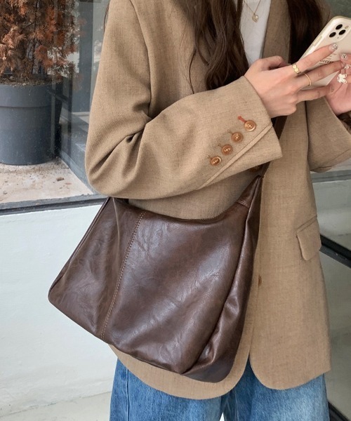 yuue' ( wear )(ユーイ)の「フェイクレザークラシックショルダーバッグ/斜め掛けバッグ(ショルダーバッグ・レディース・ブラック/ブラウン・FREE)」の7枚目の写真