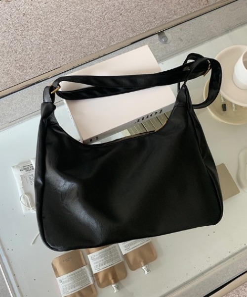 yuue' ( wear )(ユーイ)の「フェイクレザークラシックショルダーバッグ/斜め掛けバッグ(ショルダーバッグ・レディース・ブラック/ブラウン・FREE)」の13枚目の写真