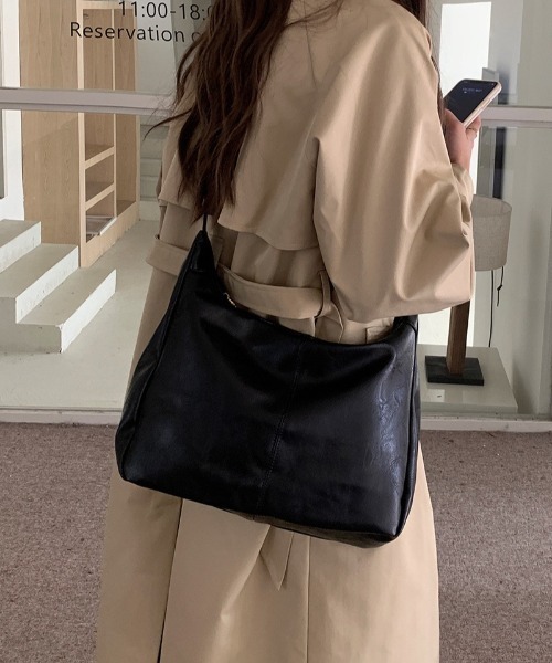 yuue' ( wear )(ユーイ)の「フェイクレザークラシックショルダーバッグ/斜め掛けバッグ(ショルダーバッグ・レディース・ブラック/ブラウン・FREE)」の10枚目の写真