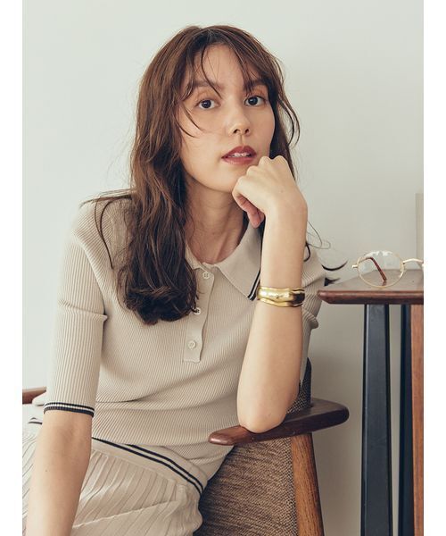 Mila Owen（ミラオーウェン）の「【WEB限定カラー】【セットアップ対応】ポロ衿リブニットプルオーバー（ニット/セーター・レディース・アイボリー/ライトブルー/モカ/バーガンディー/ピンク・0/1）」の2枚目の写真