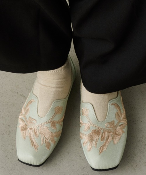 【ほぼ新品】　裏張り済み　刺繍フラットシューズ 刺繍フラットシューズ（その他シューズ）｜Unitage（ユニテージ）の