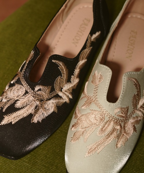 【ほぼ新品】　裏張り済み　刺繍フラットシューズ 刺繍フラットシューズ（その他シューズ）｜Unitage（ユニテージ）の