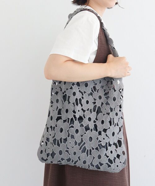 Green　Parks（グリーンパークス）の「・cache cache フラワーレーストートバッグ（トートバッグ・レディース・アイボリー/ブラック/グレー・FREE）」の16枚目の写真