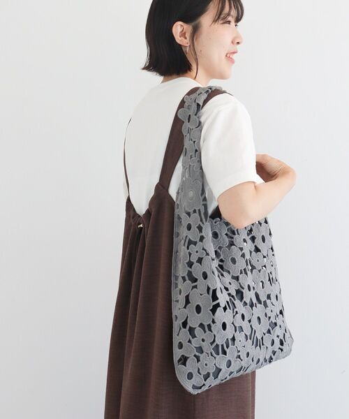 Green　Parks（グリーンパークス）の「・cache cache フラワーレーストートバッグ（トートバッグ・レディース・アイボリー/ブラック/グレー・FREE）」の17枚目の写真