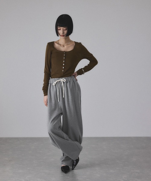 ADAM ET ROPE'（アダムエロペ）の「【サステナブル】カーブスウェットパンツ（その他パンツ・レディース・ホワイト系その他7/グレー・36/38）」の4枚目の写真