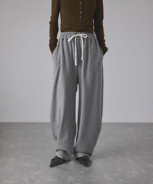 ADAM ET ROPE'（アダムエロペ）の「【サステナブル】カーブスウェットパンツ（その他パンツ・レディース・ホワイト系その他7/グレー・36/38）」の8枚目の写真