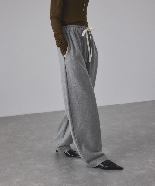 ADAM ET ROPE'（アダムエロペ）の「【サステナブル】カーブスウェットパンツ（その他パンツ・レディース・ホワイト系その他7/グレー・36/38）」の9枚目の写真