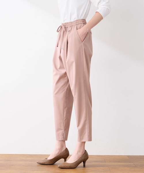 LE SOUK HOLIDAY（ルスークホリデー）の「ストレッチタックテーパードパンツ【6色展開・ウエストゴム・通年素材】（その他パンツ・レディース・オフホワイト/チャコールグレー/ピンク/ワインレッド/モカ/ブラック・S/M/L）」の9枚目の写真