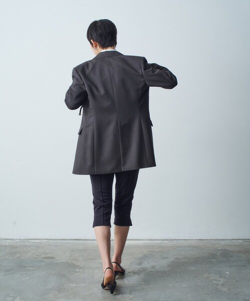 CODE A（コードエー）の「belted chic jacket（テーラードジャケット・レディース・チャコールグレー/ブラウン系・00）」の8枚目の写真