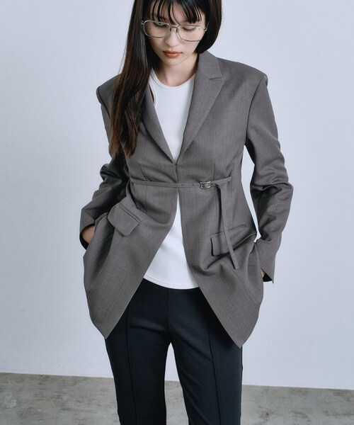 CODE A（コードエー）の「belted chic jacket（テーラードジャケット・レディース・チャコールグレー/ブラウン系・00）」の10枚目の写真
