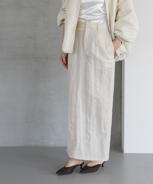 A part by（アパートバイ）の「【セットアップ対応】ナイロンタイトスカート（スカート・レディース・ブラック/ライトベージュ/カーキ・SMALL/MEDIUM）」の3枚目の写真