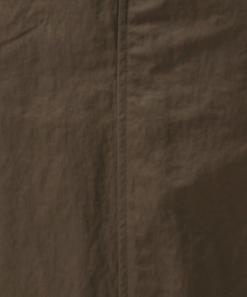 A part by（アパートバイ）の「【セットアップ対応】ナイロンタイトスカート（スカート・レディース・ブラック/ライトベージュ/カーキ・SMALL/MEDIUM）」の5枚目の写真