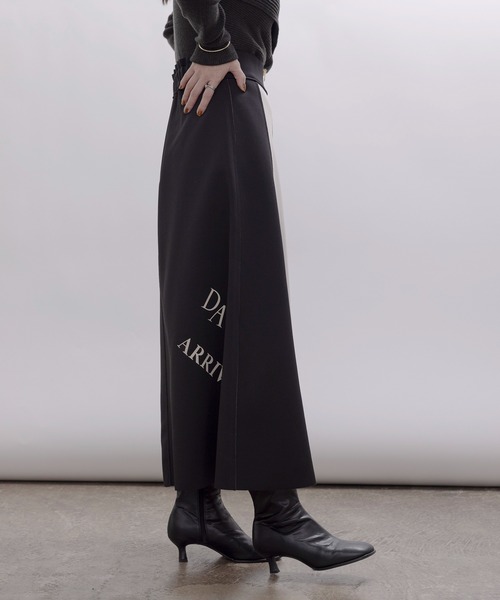 Eimee Law(エイミーロウ)の「リバーシブル ボンディング レタリング フレアースカート(スカート・レディース・ダークネイビー/ブラック/カーキ・FREE)」の7枚目の写真