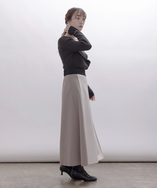 Eimee Law(エイミーロウ)の「リバーシブル ボンディング レタリング フレアースカート(スカート・レディース・ダークネイビー/ブラック/カーキ・FREE)」の11枚目の写真